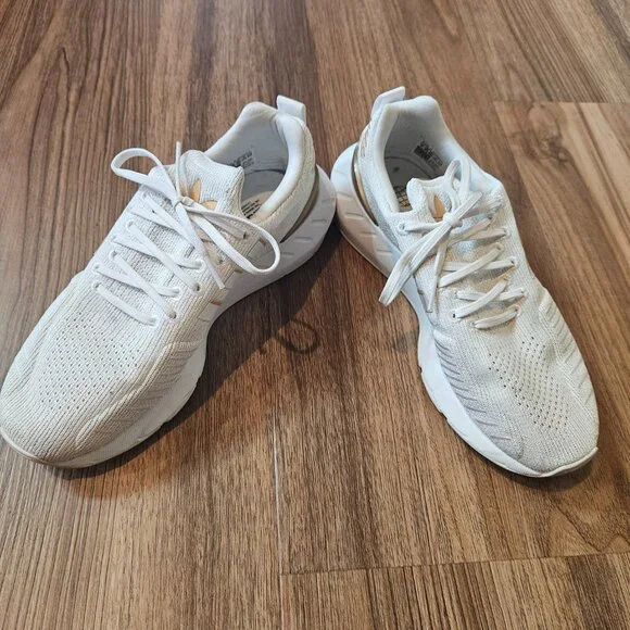 Womens White / Gold Tennis Shoes - Picture 4 of 6